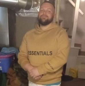 Meet your Posher, Troy